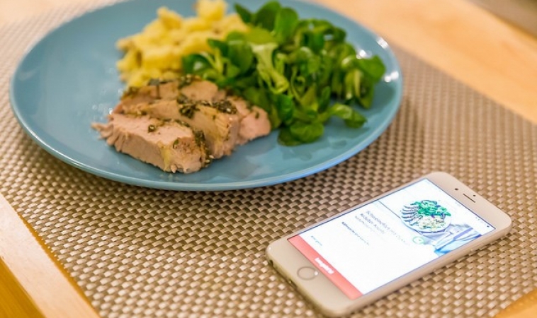 Review of the Top 3 Food & Drink Mobile Apps in Singapore Review of the Top 3 Food & Drink Mobile Apps in Singapore