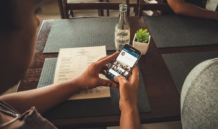 Review of the Top 3 Photography Mobile Apps in Singapore Review of the Top 3 Photography Mobile Apps in Singapore