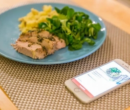 Review of the Top 3 Food & Drink Mobile Apps in Singapore
