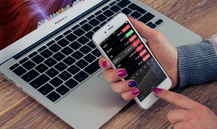 Review of the Top 3 Finance Mobile Apps in Singapore Review of the Top 3 Finance Mobile Apps in Singapore