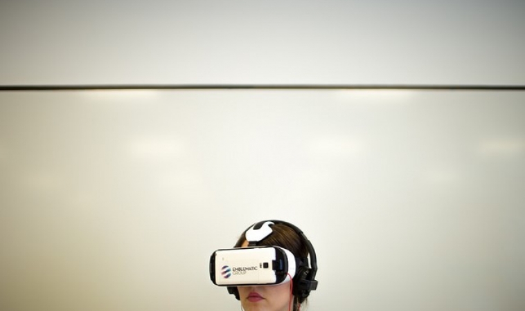 Using Virtual Reality in Mobile App Development Using Virtual Reality in Mobile App Development