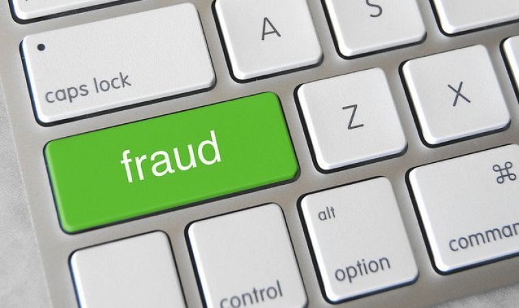 Machine Learning For ECommerce Fraud Detection